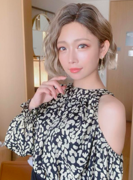 睽违6年再演辣妹！纱仓まな(纱仓真菜)拍片啦！ 