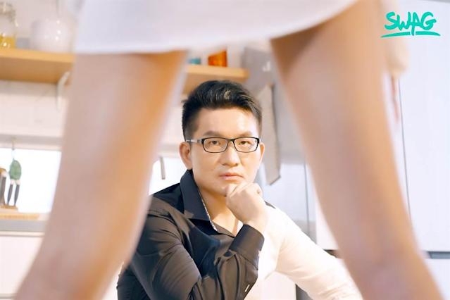 防疫打炮人人有责！童仲彦示范安全射交距离！惊喜彩蛋版上映中！ ... ... 
